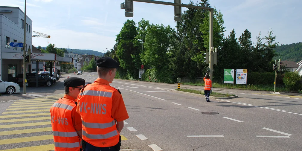 Schlechtes Beispiel — Aufnahme von hinten, kein Gesichtsbezug